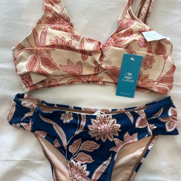 XS Cupshe bikini top and bottoms. Brand new. - Picture 3 of 5
